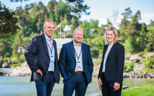 Stine Skagestad fra Eramet sammen med (f.v) Hans-Christian Gram, Eiendomssjef i Kristiansand Eiendom, som vant Sørlandets energipris i kategorien offentlig og Harald Steinsholt, administrerende direktør LOS Energy. Foto: Geir Anders Rybakken Ørslien  