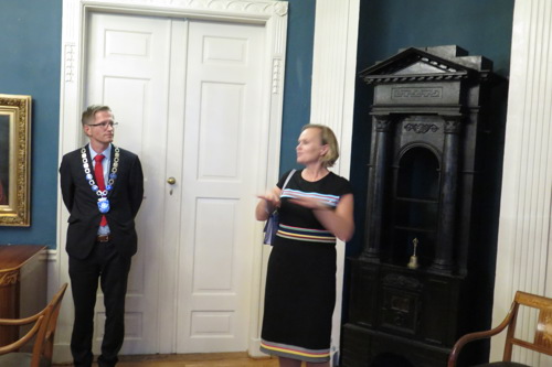 Arendals ordfører Robert Cornels Nordli (Ap) og Helene Falch Fladmark, daglig leder av Eyde-klyngen.