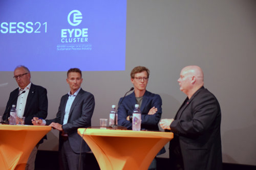 Fra industrien stilte F.v: Arvid Moss (Hydro), Håvard Moe (Elkem/Prosess21), Gunstein Skomedal (UiA) og Are Tomasgard (LO)