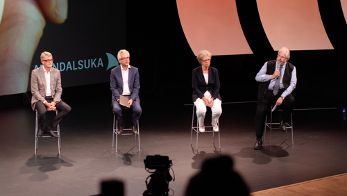 F.v: Øyvind Eriksen, President og CEO i Aker ASA, Øyvind Eriksen, President og CEO i Aker ASA, Hilde Merete Aasheim, CEO i Norsk Hydro, Jon Gunnar Pedersen, partner i Arctic Securities.
Foto: Gerrick Robinson  