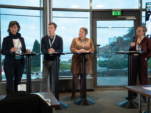 F.v: Betty Åsheim (Fiven), Gunstein Skomedal(Vianode), Agnete Rieber-Mohn(Glencore Nikkelverk) og Helene Falch Fladmark (Eyde-klyngen) i innledende samtale