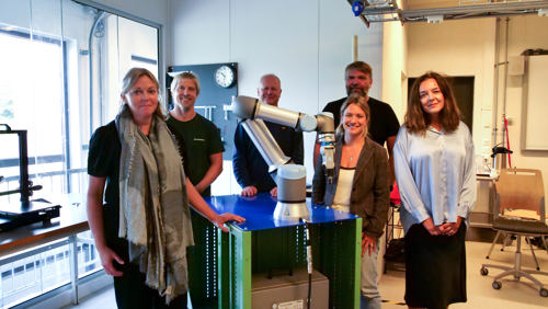 F.v. Anne Ormshammer (Eyde-klyngen), Magnus Dybfest (lærer ved VG3 automasjon), Atle Jørgensen (lærer ved VG1-VG3 elektro og automasjon), Knut Einar Refstie (lærer ved automasjon), avdelingsleder Jannicke Danielsen og leder for rekruttering, Kristine Fuller-Gee (Eyde-klyngen).