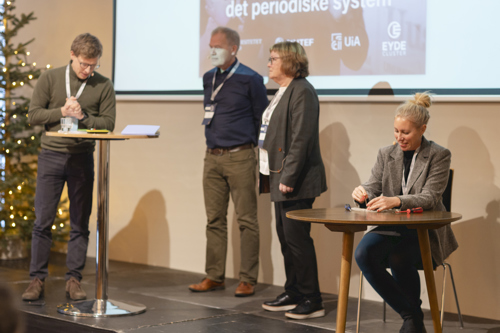 Podcastens livesending i november hvor en Iphone ble demontert for å finne sjeldne grunnstoff